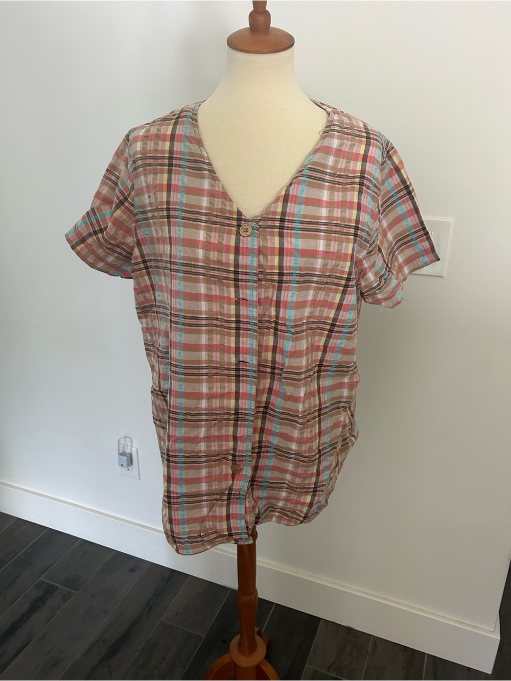 Plaid Button-Down Short Sleeve Shirt in Brown and Pink